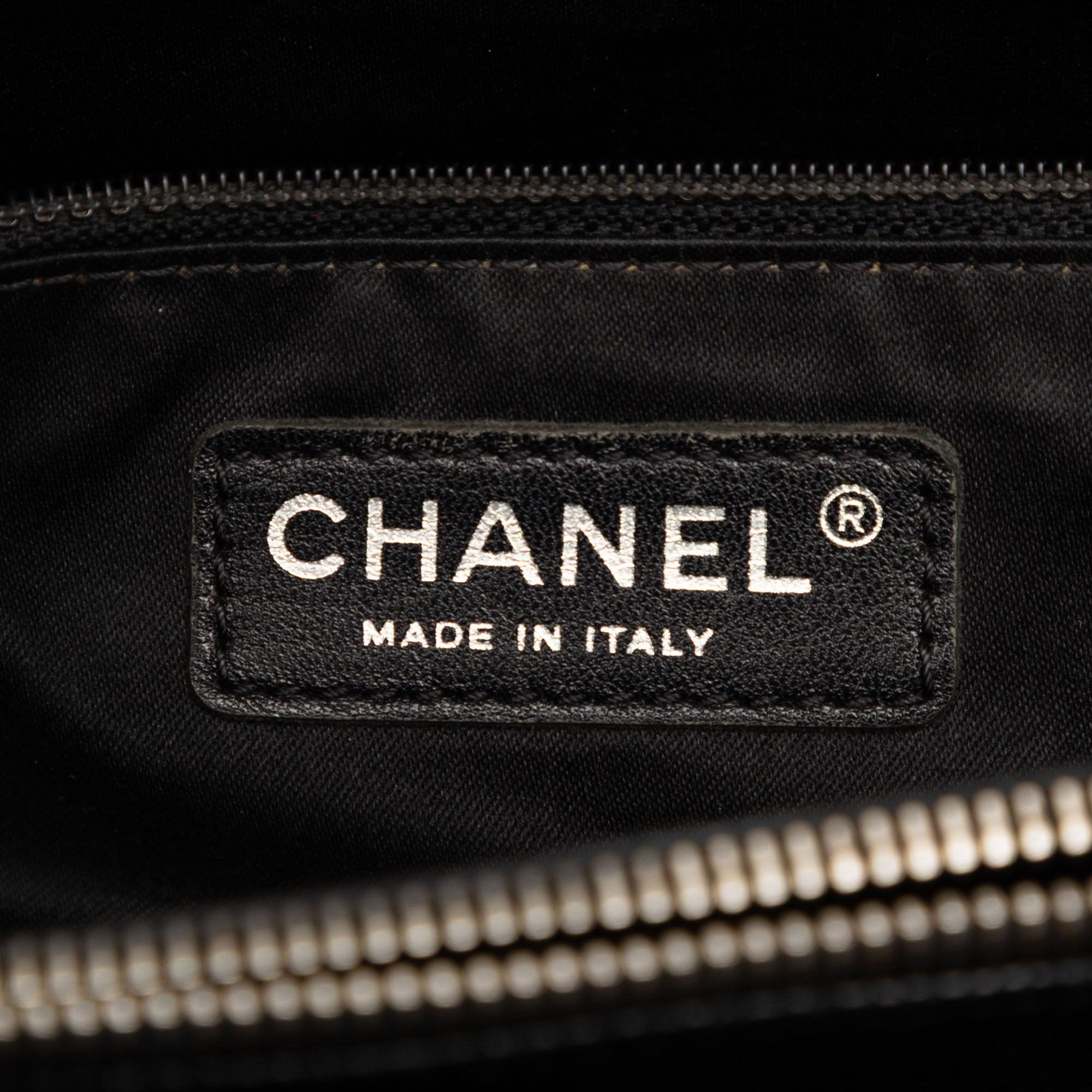 Chanel Caviar Grand Shopping Tote - image 5