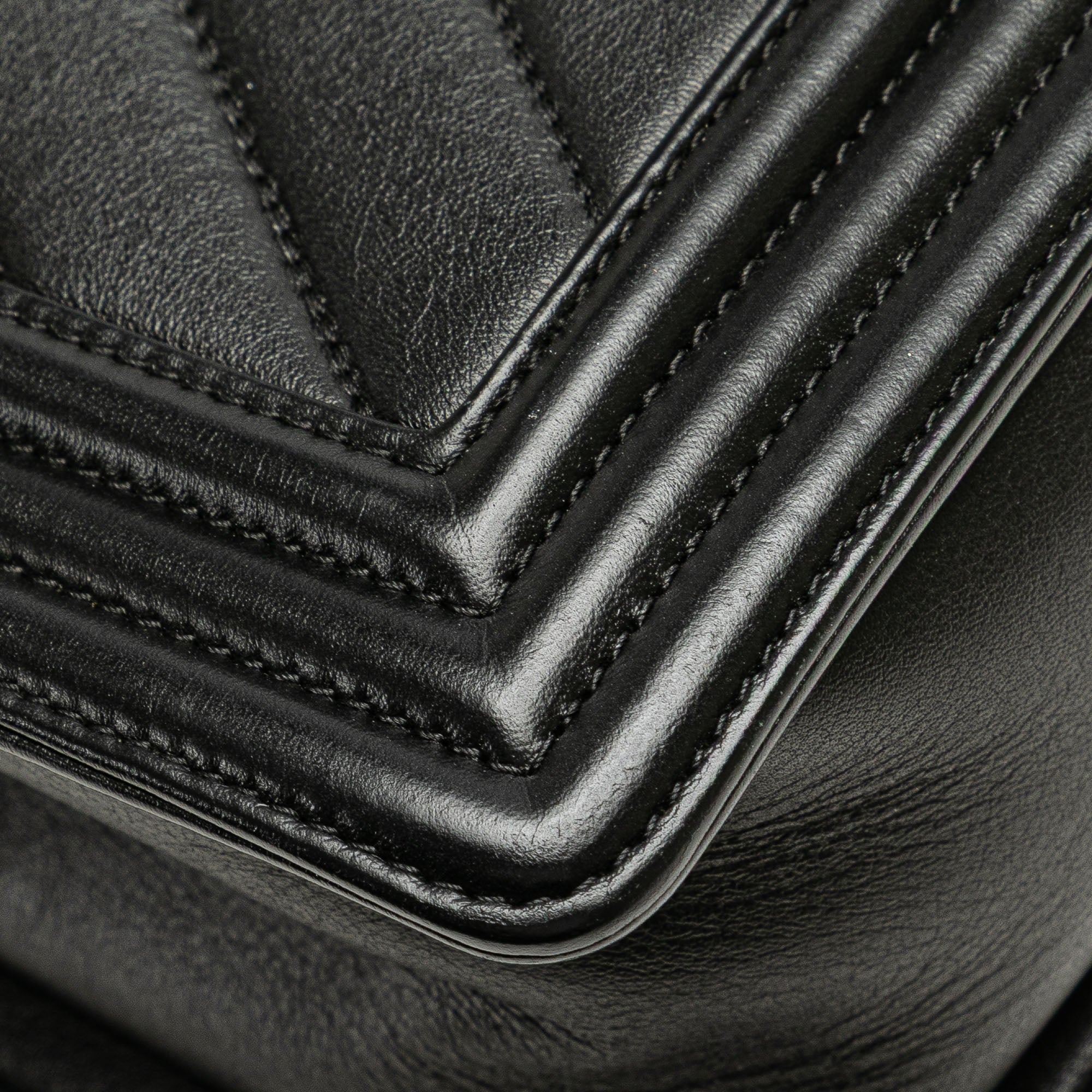 Chanel Old Medium Chevron Caviar Boy Flap - image 11