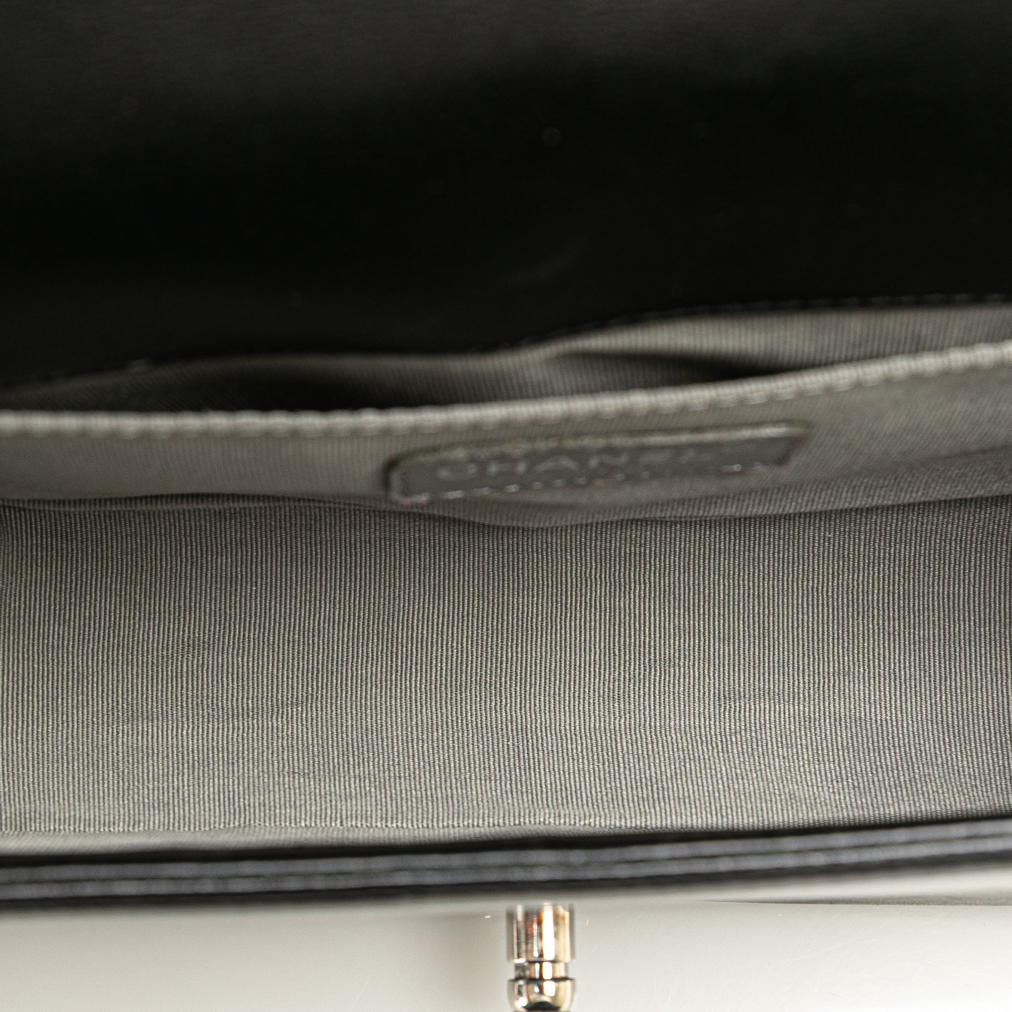 Chanel Old Medium Chevron Caviar Boy Flap - image 4