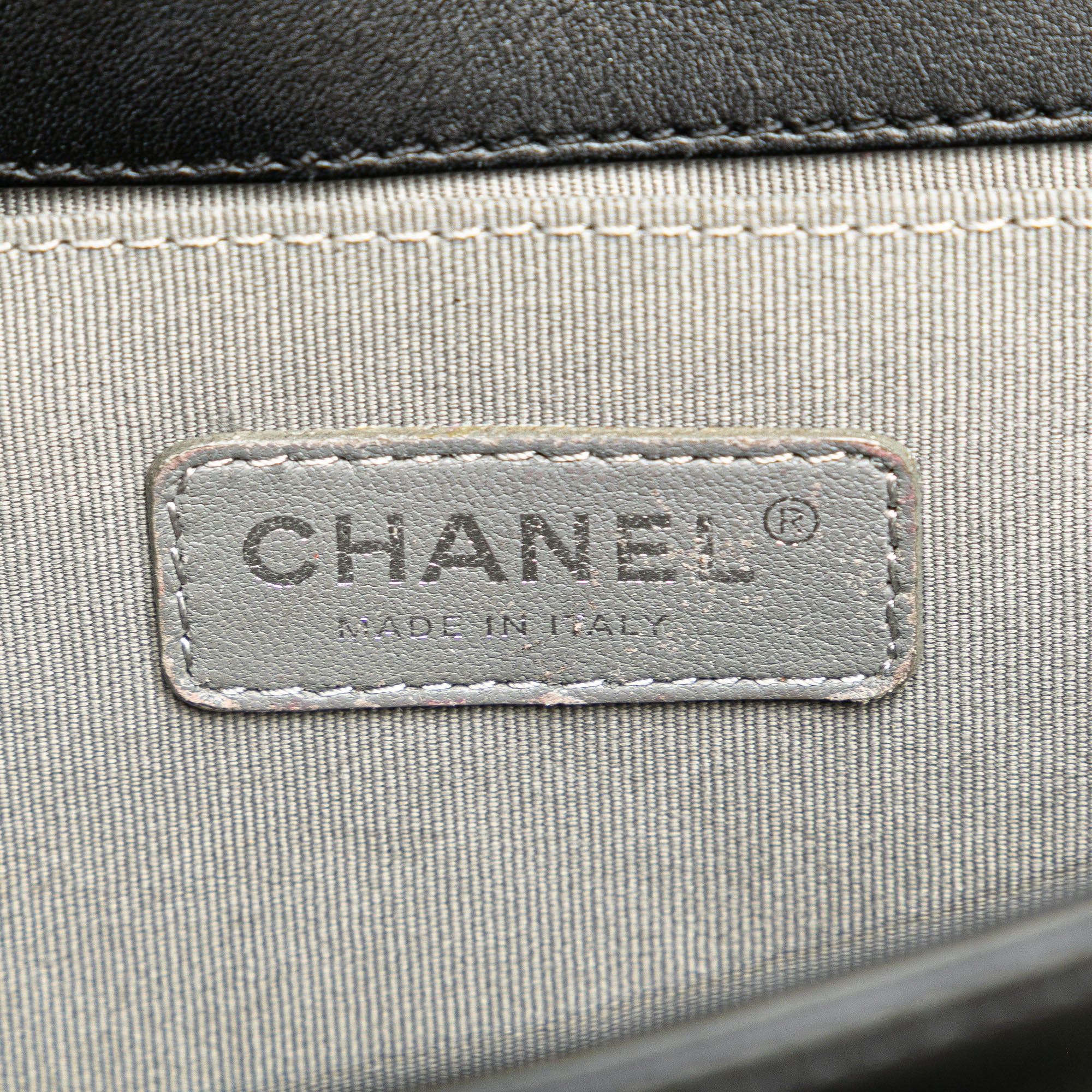 Chanel Old Medium Chevron Caviar Boy Flap - image 5