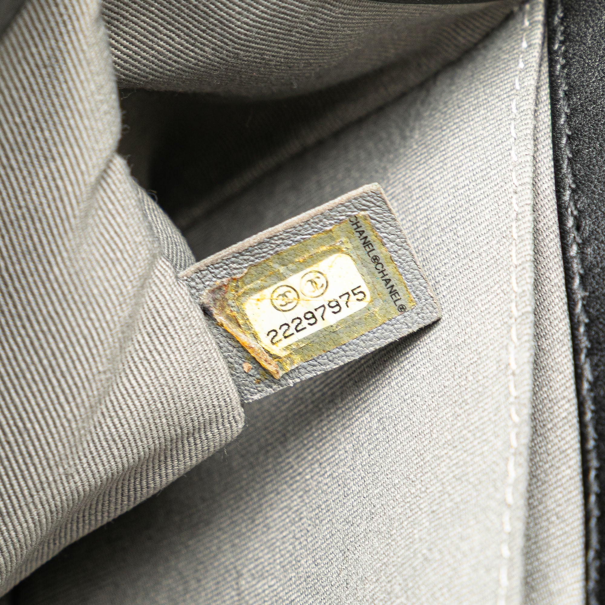 Chanel Old Medium Chevron Caviar Boy Flap - image 6
