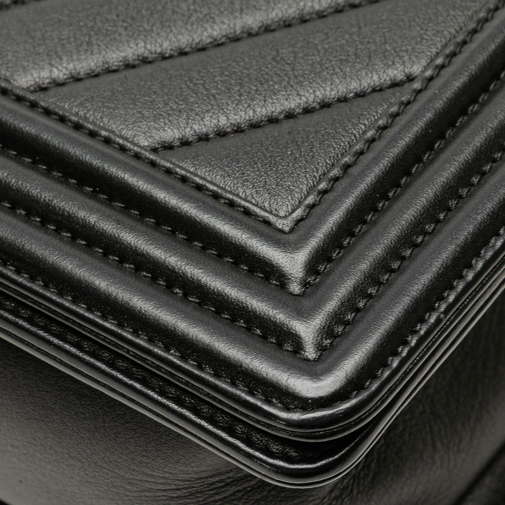 Chanel Old Medium Chevron Caviar Boy Flap - image 8