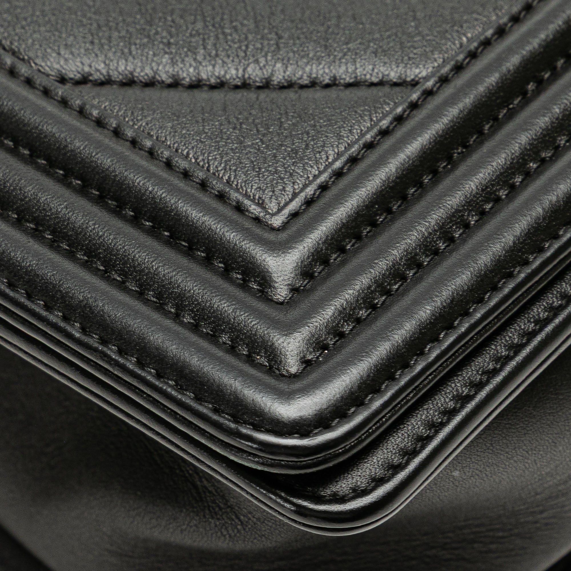 Chanel Old Medium Chevron Caviar Boy Flap - image 9