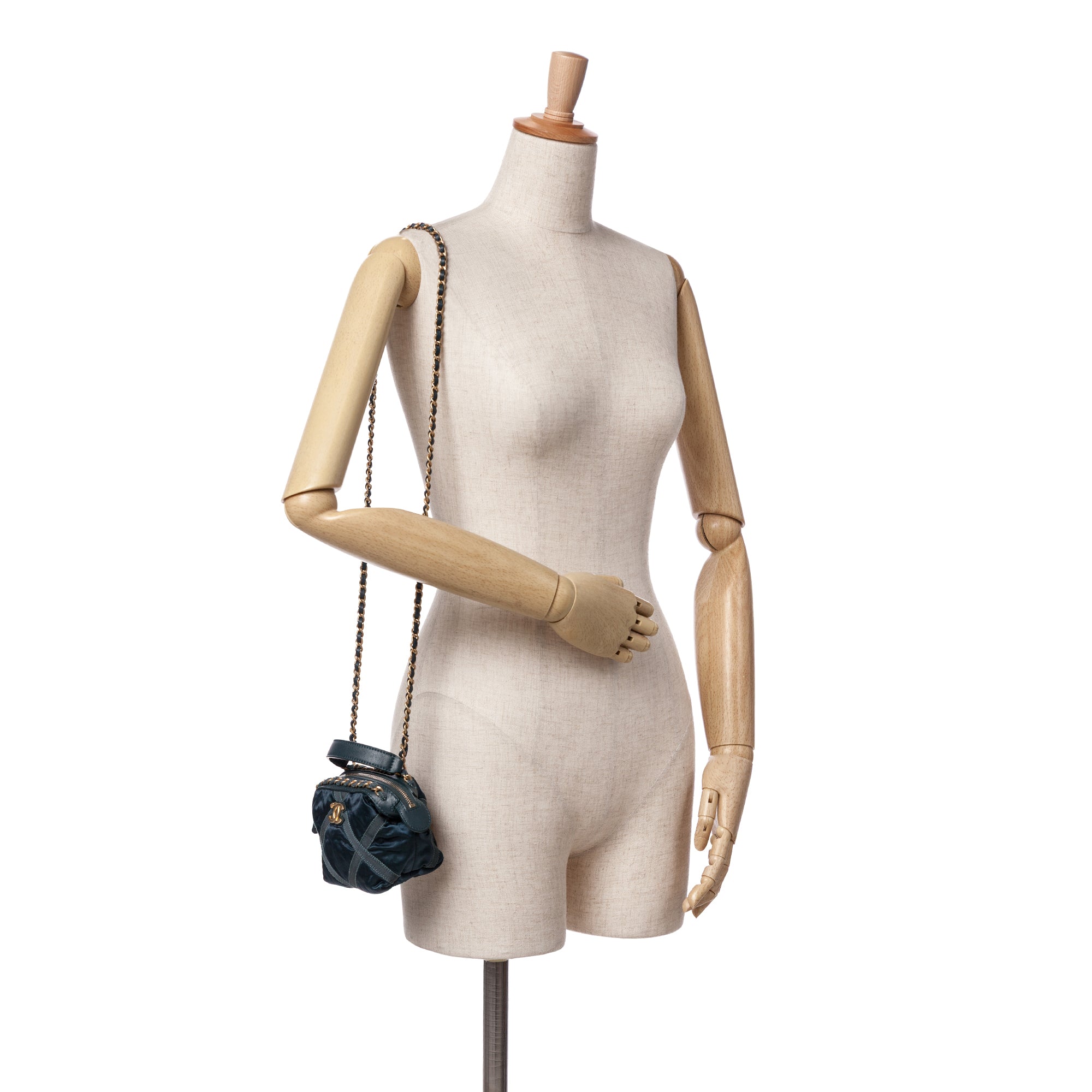 Chanel Nylon Grosgrain Lifestyle Clutch with Chain - image 10
