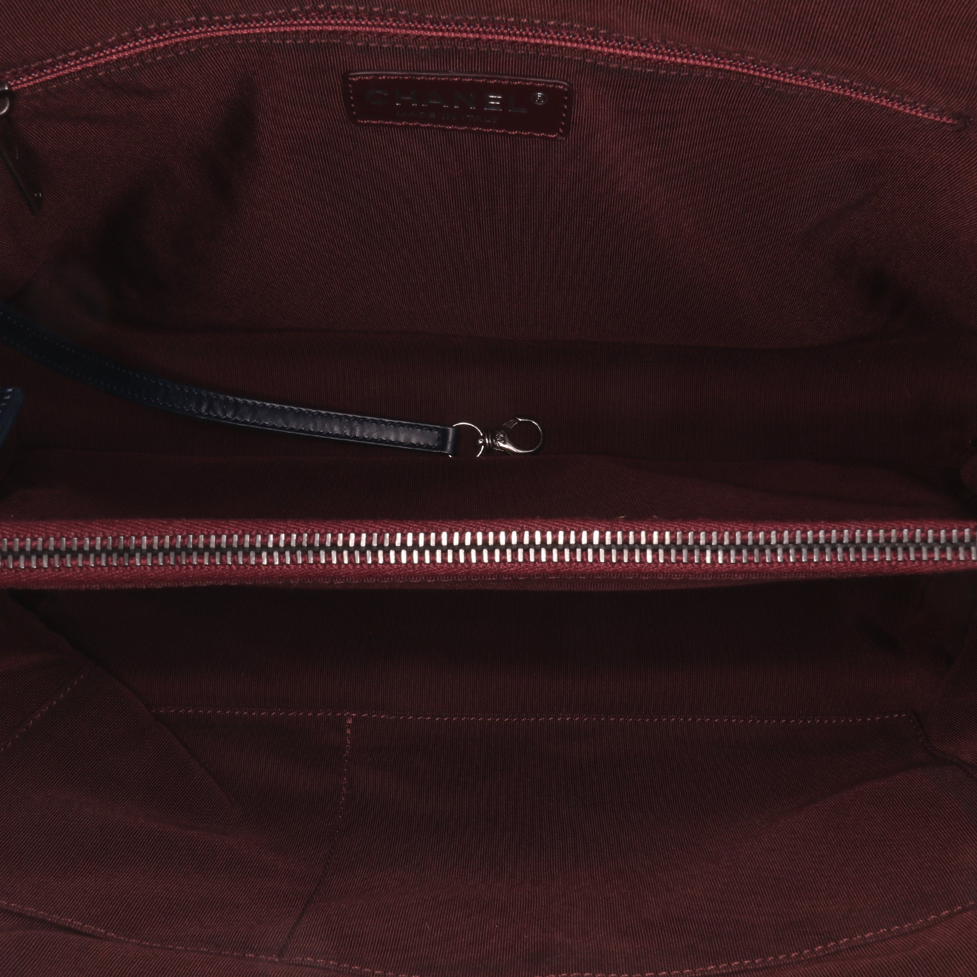 Chanel Glazed Quilted Calfskin Daily Walk Tote - image 4