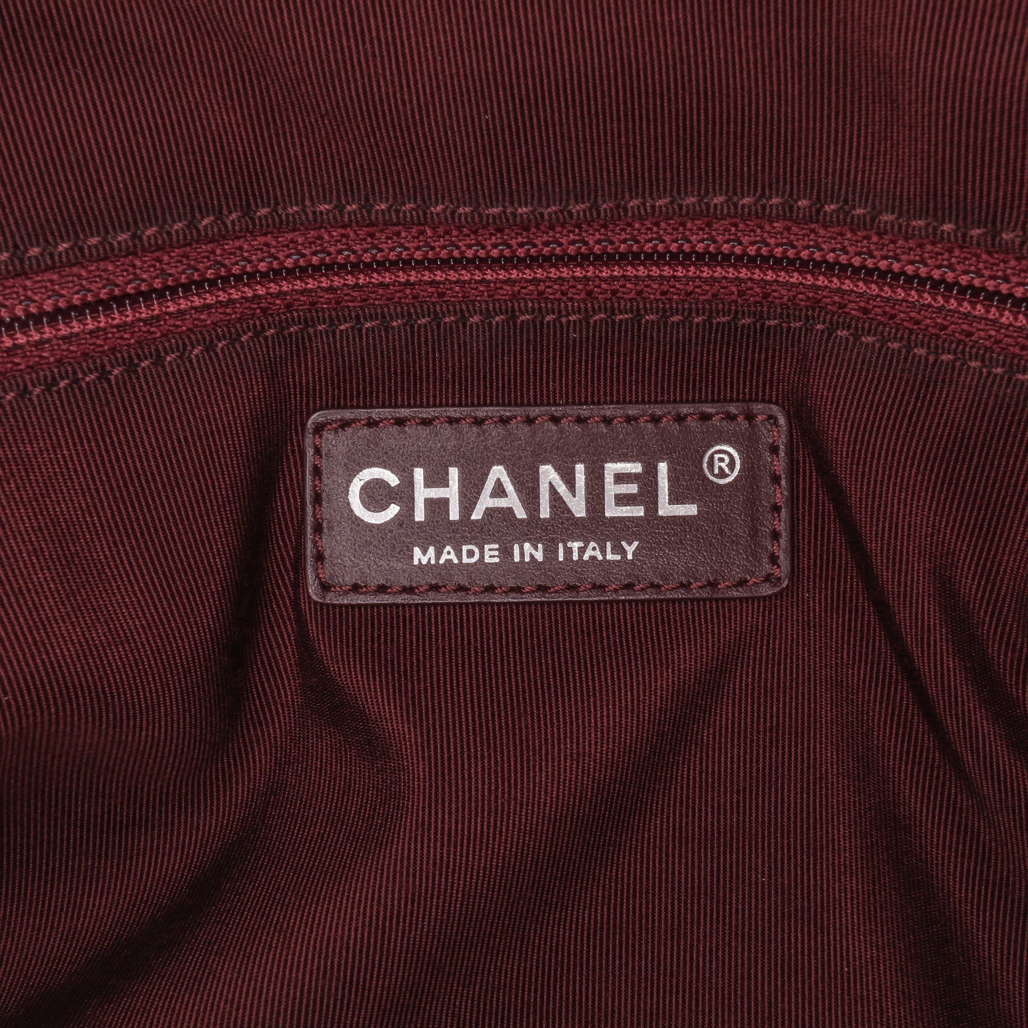 Chanel Glazed Quilted Calfskin Daily Walk Tote - image 5