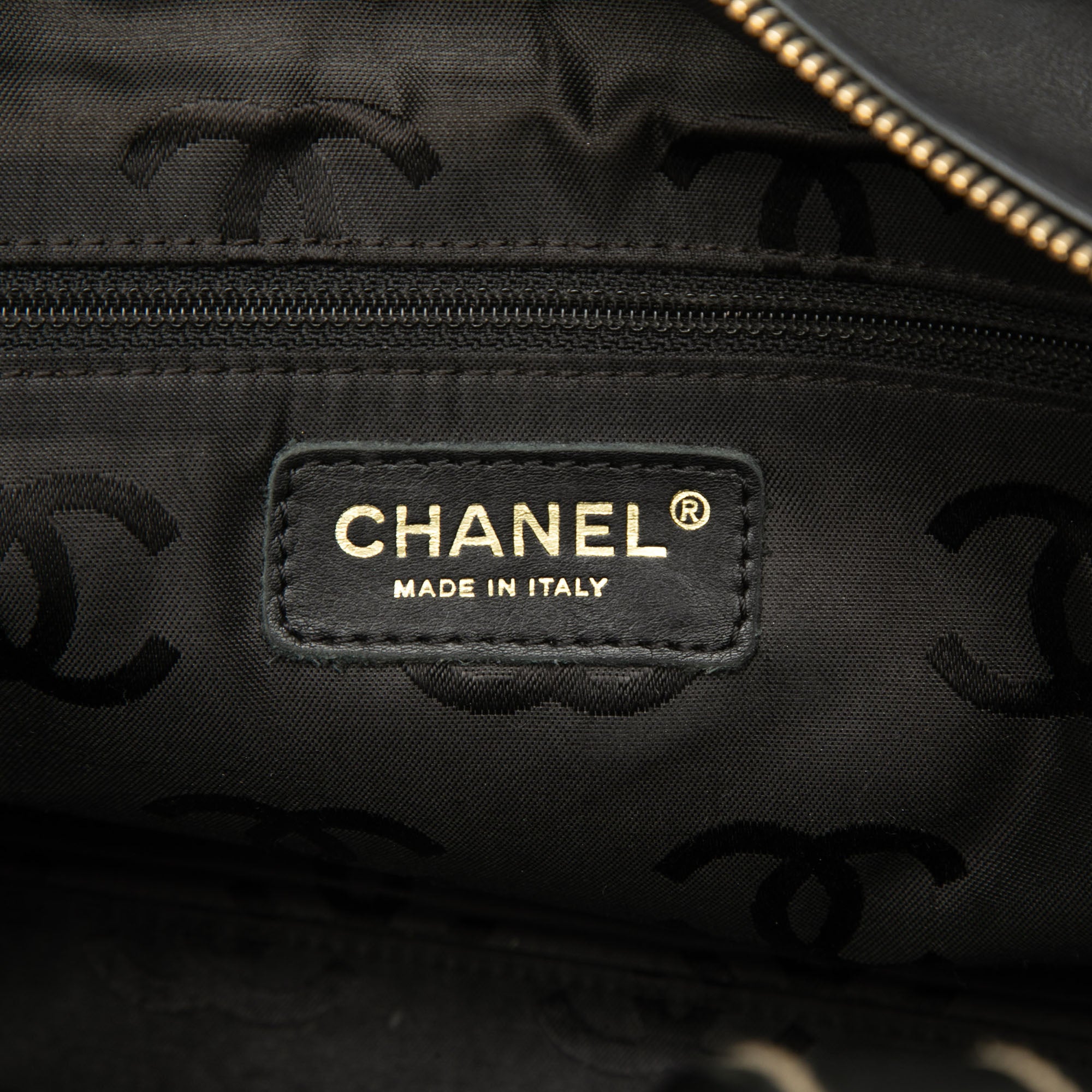 Chanel Medium CC Quilted Calfskin Wild Stitch Tote - image 5