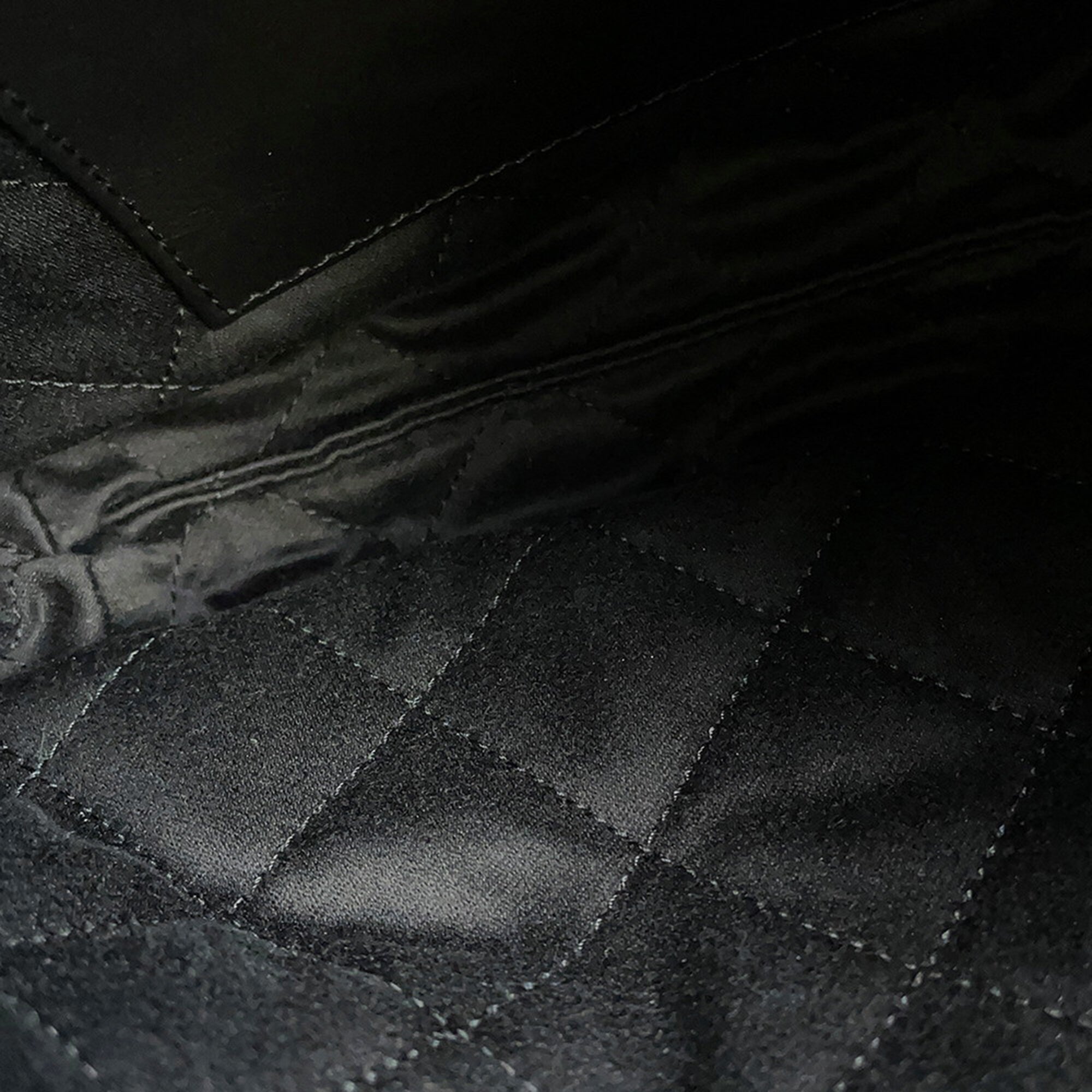 Chanel Mini Shiny Caviar 22 Handbag - image 8