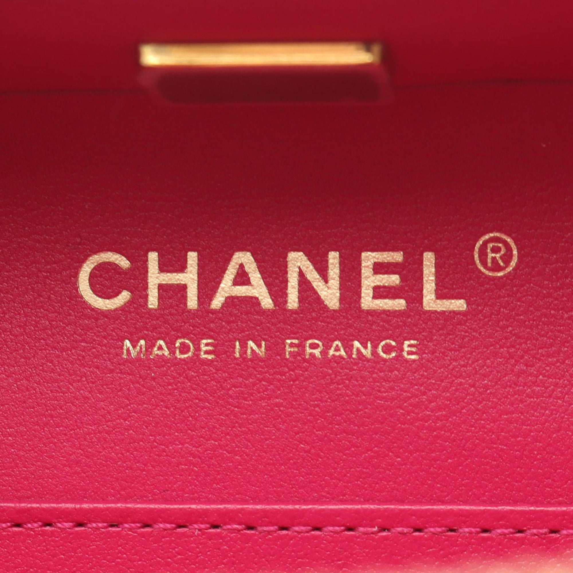 Chanel CC Quilted Patent Vanity Case - image 4