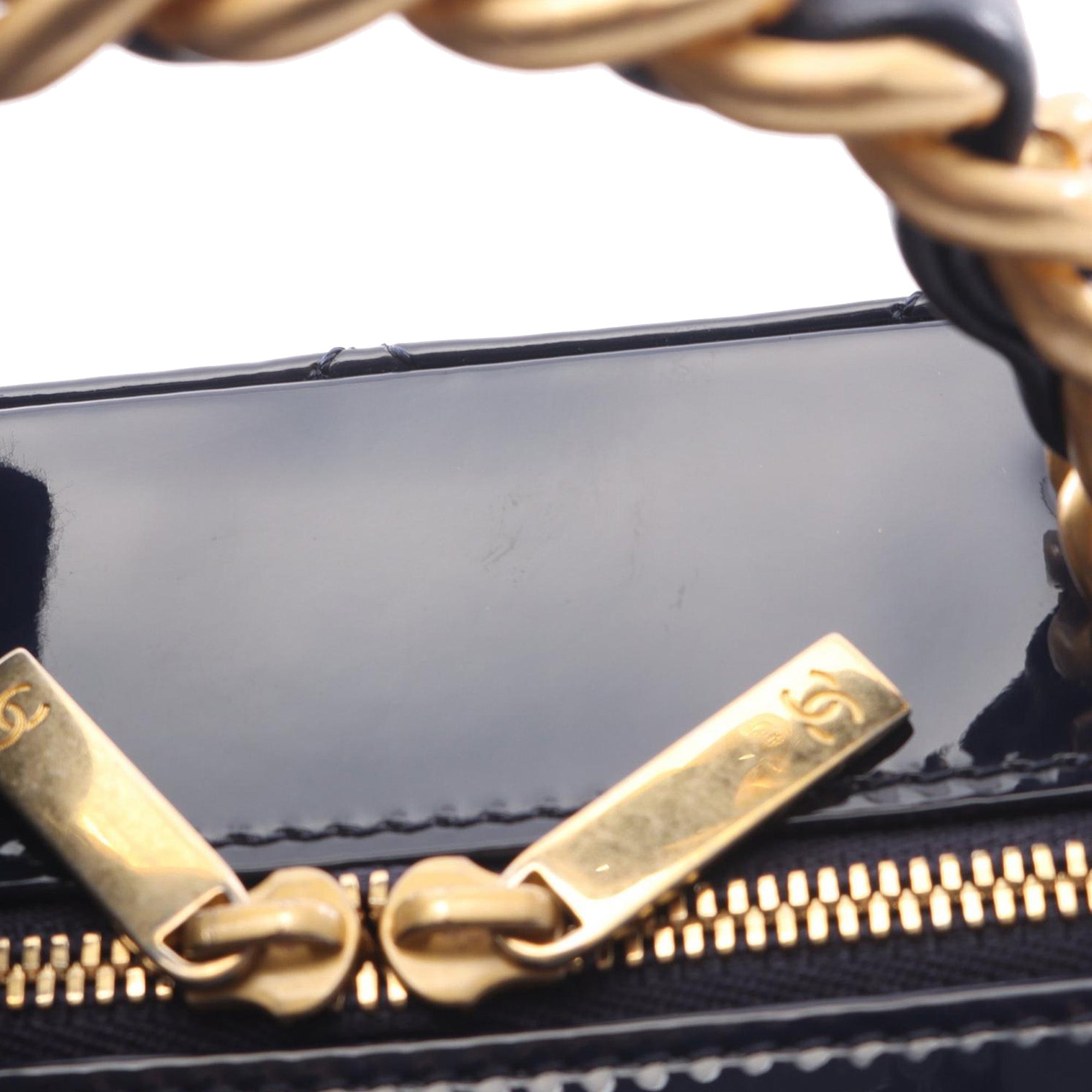 Chanel CC Quilted Patent Vanity Case - image 8
