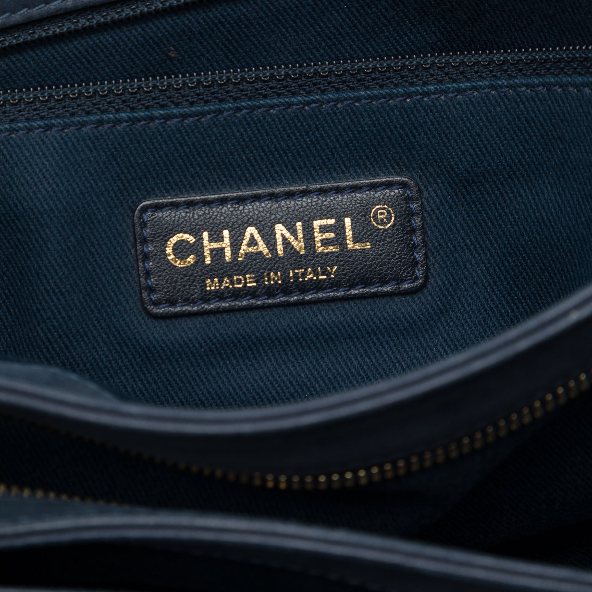 Chanel Jumbo Quilted Iridescent Calfskin Triple Stitched Flap - image 5