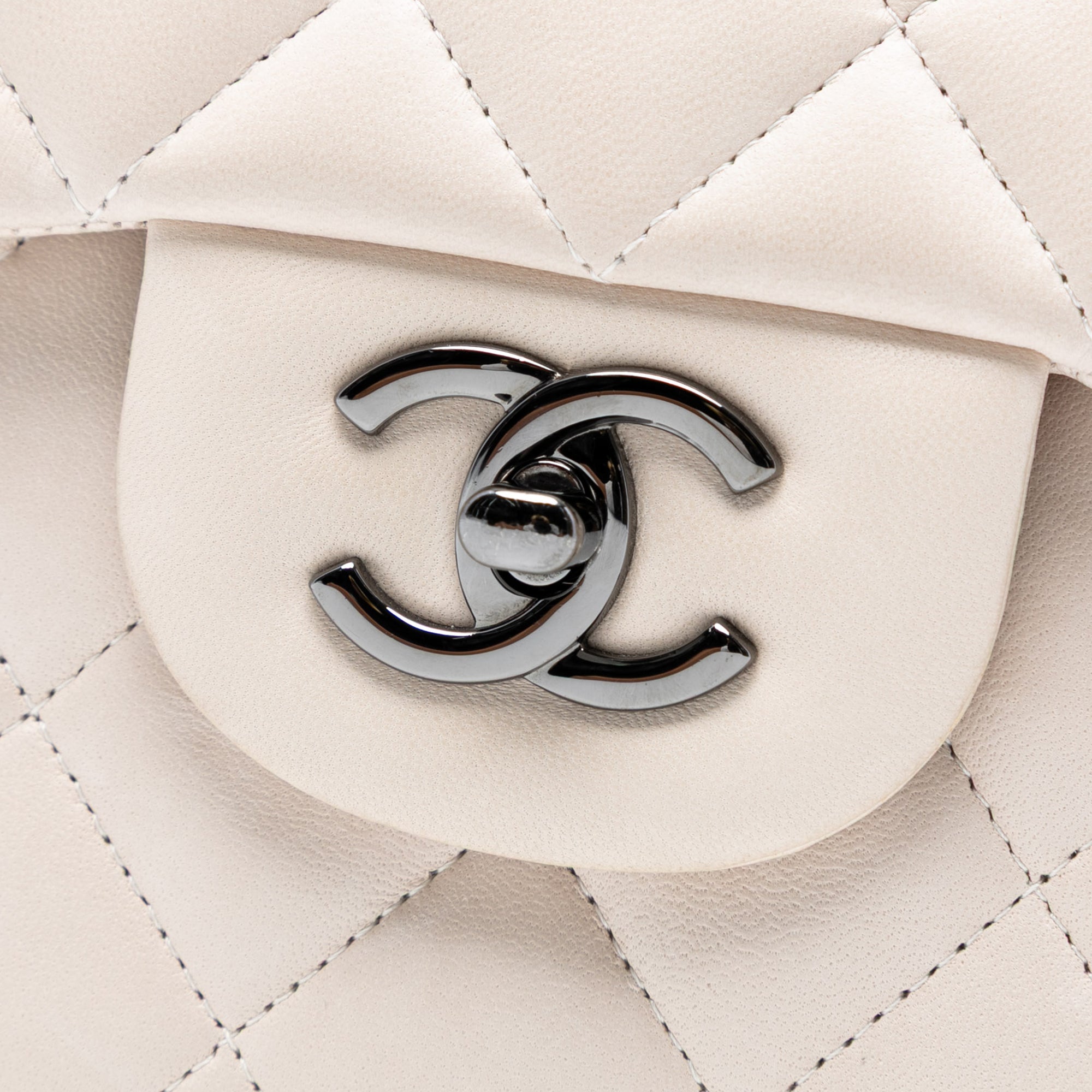 Chanel Jumbo Classic Lambskin Double Flap - image 6