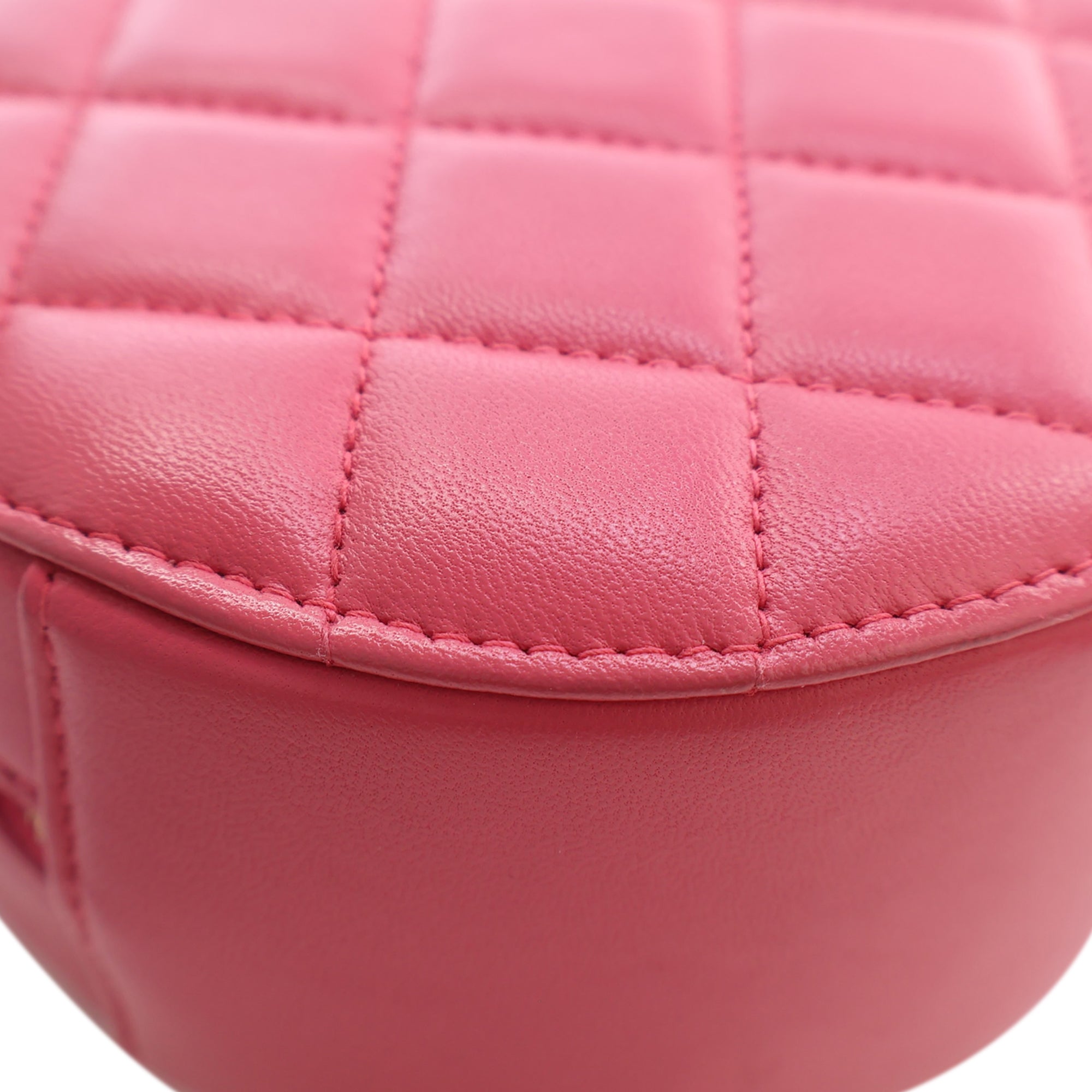Chanel CC Quilted Lambskin Lucky Charms Round Clutch with Chain - image 10