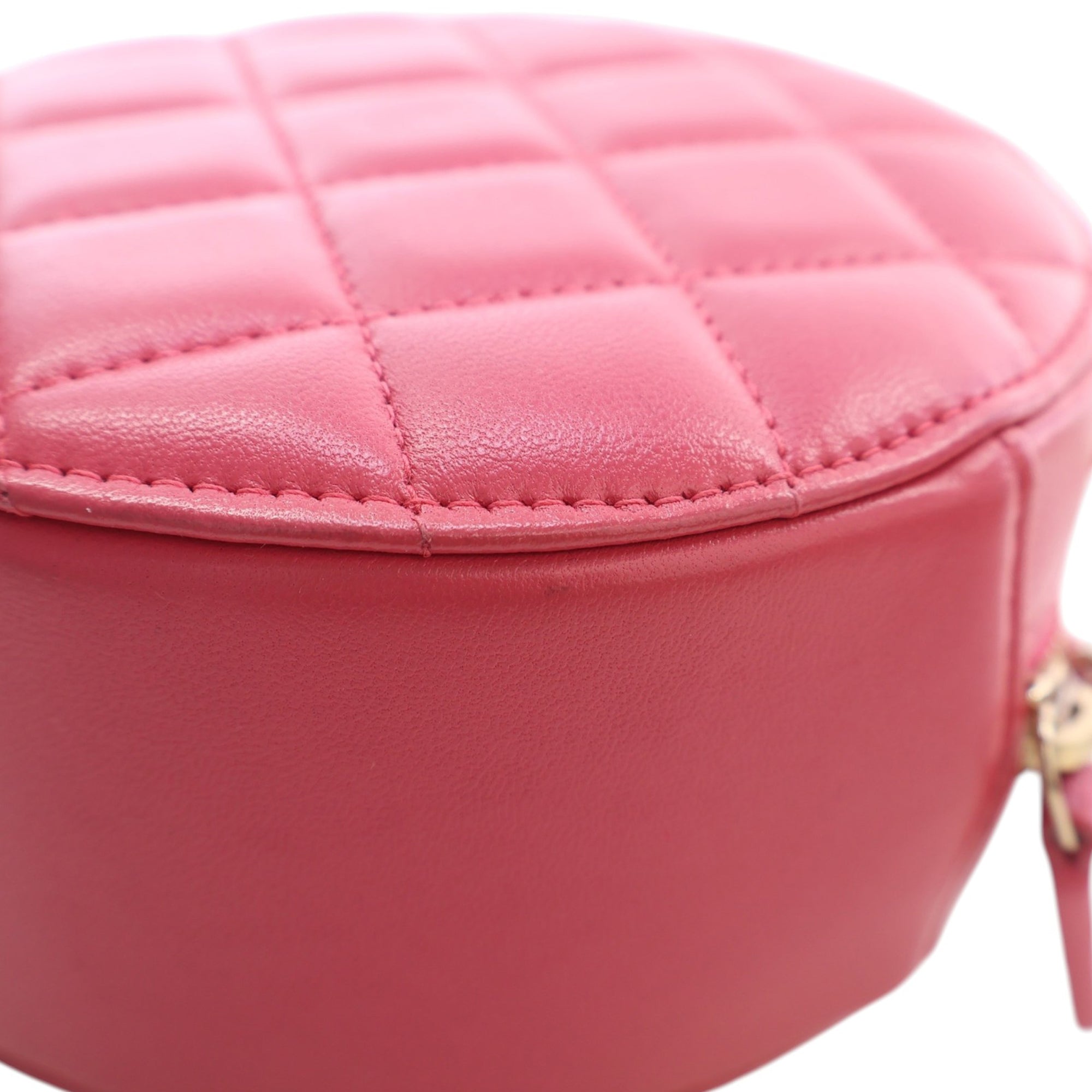 Chanel CC Quilted Lambskin Lucky Charms Round Clutch with Chain - image 11