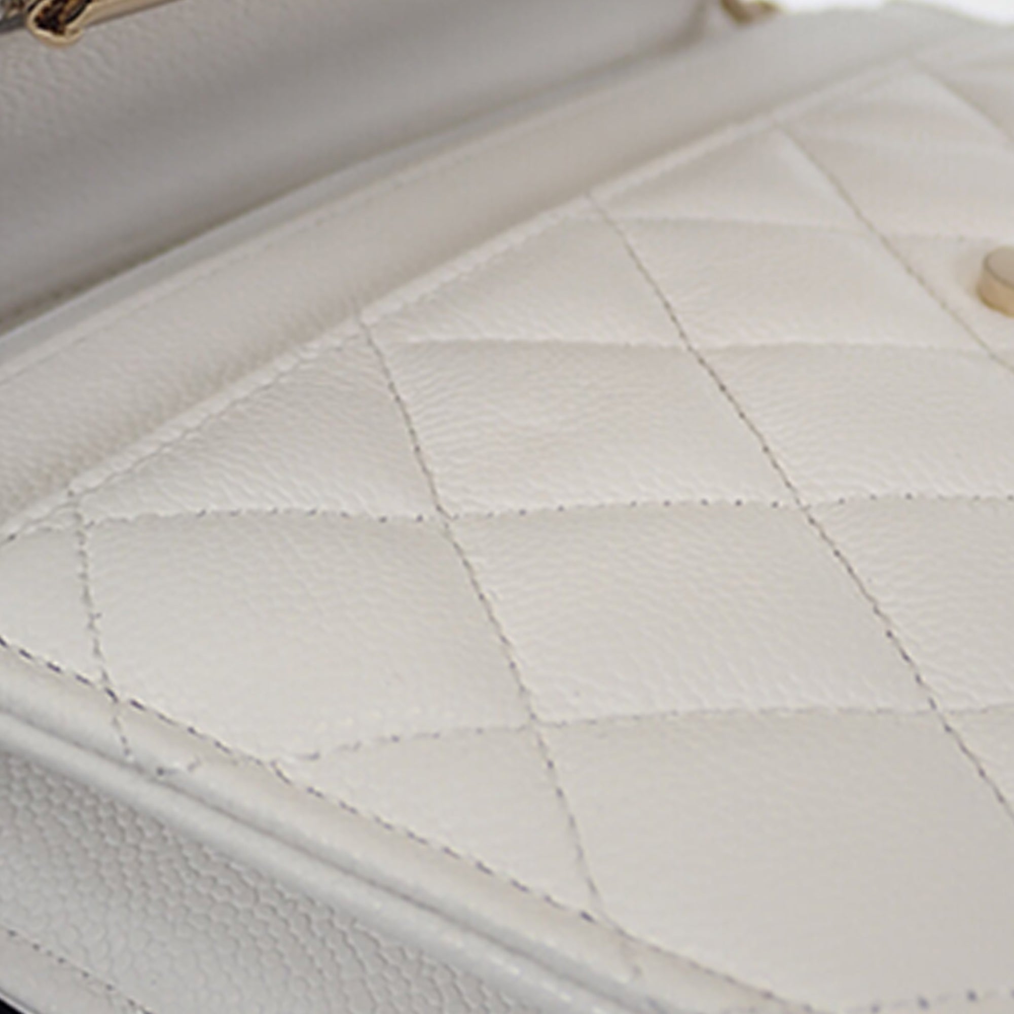 Chanel Classic Caviar Wallet On Chain - image 8