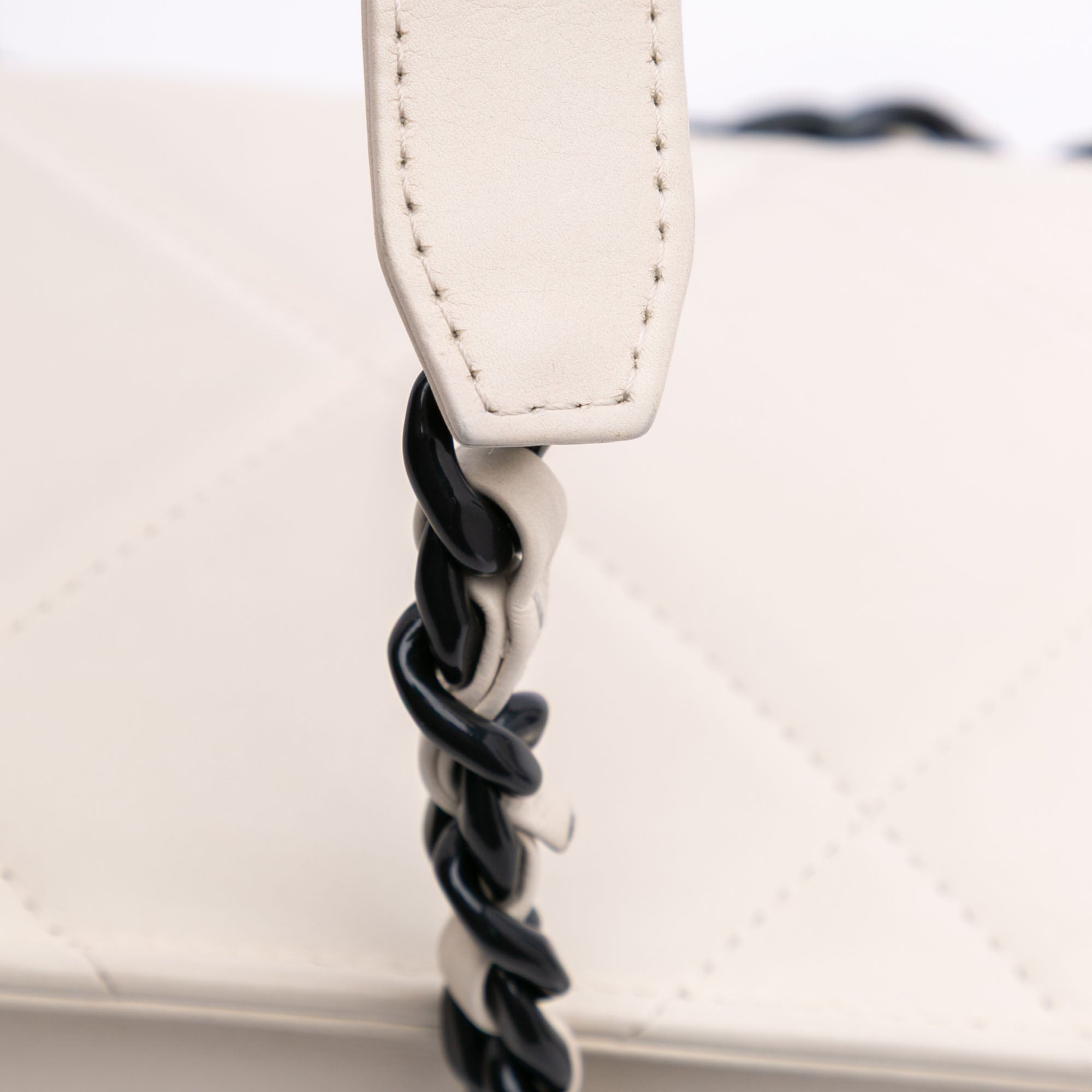 Chanel Quilted Lambskin 19 Wallet on Chain - image 9