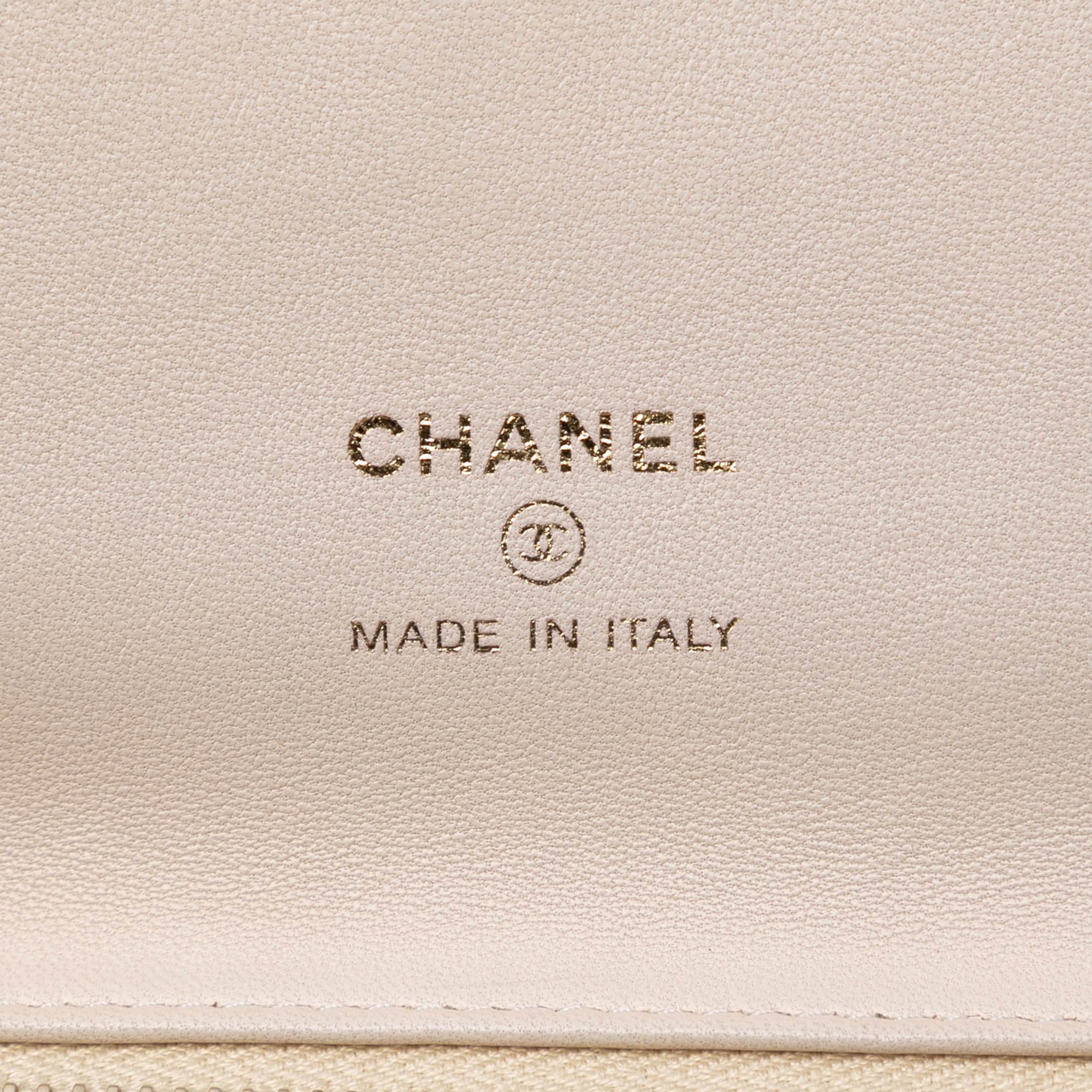 Chanel Large Shiny Crumpled Calfskin 31 Clutch - image 5
