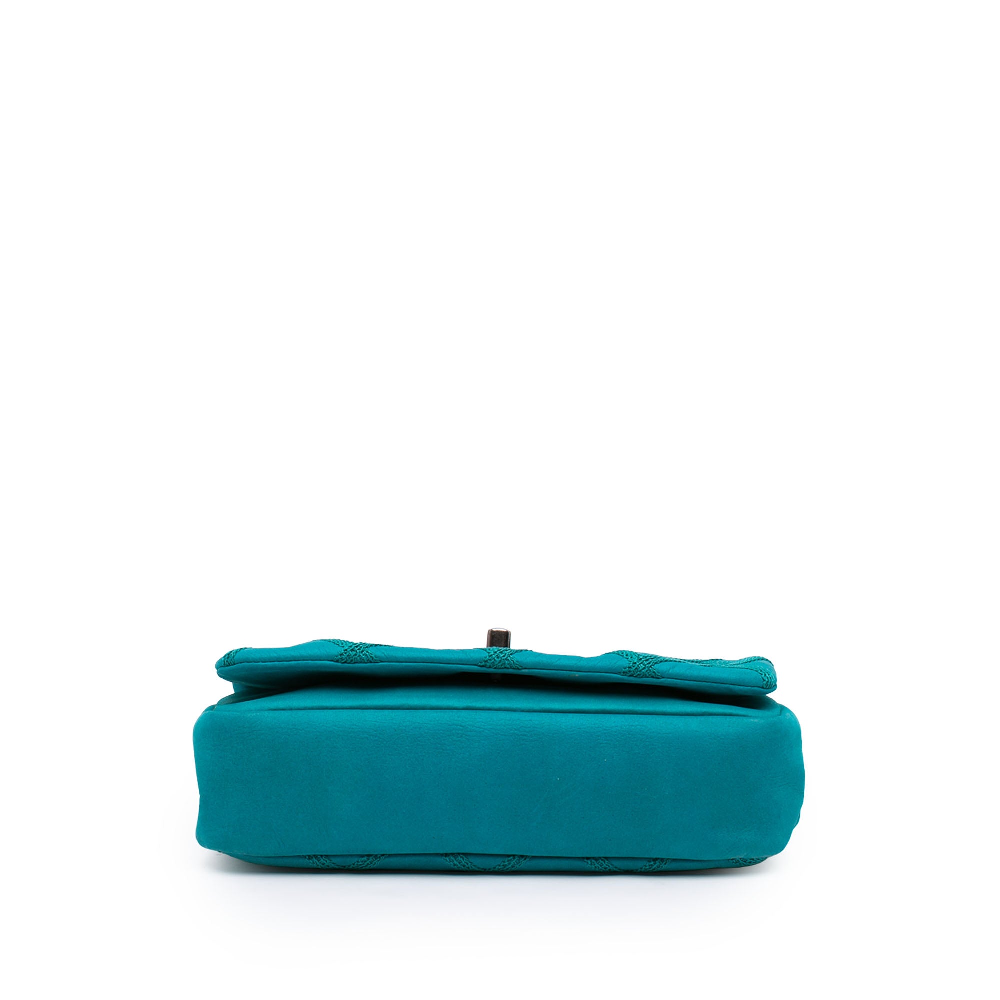 Chanel CC Iridescent Calfskin Diamond Stitch Flap - image 3