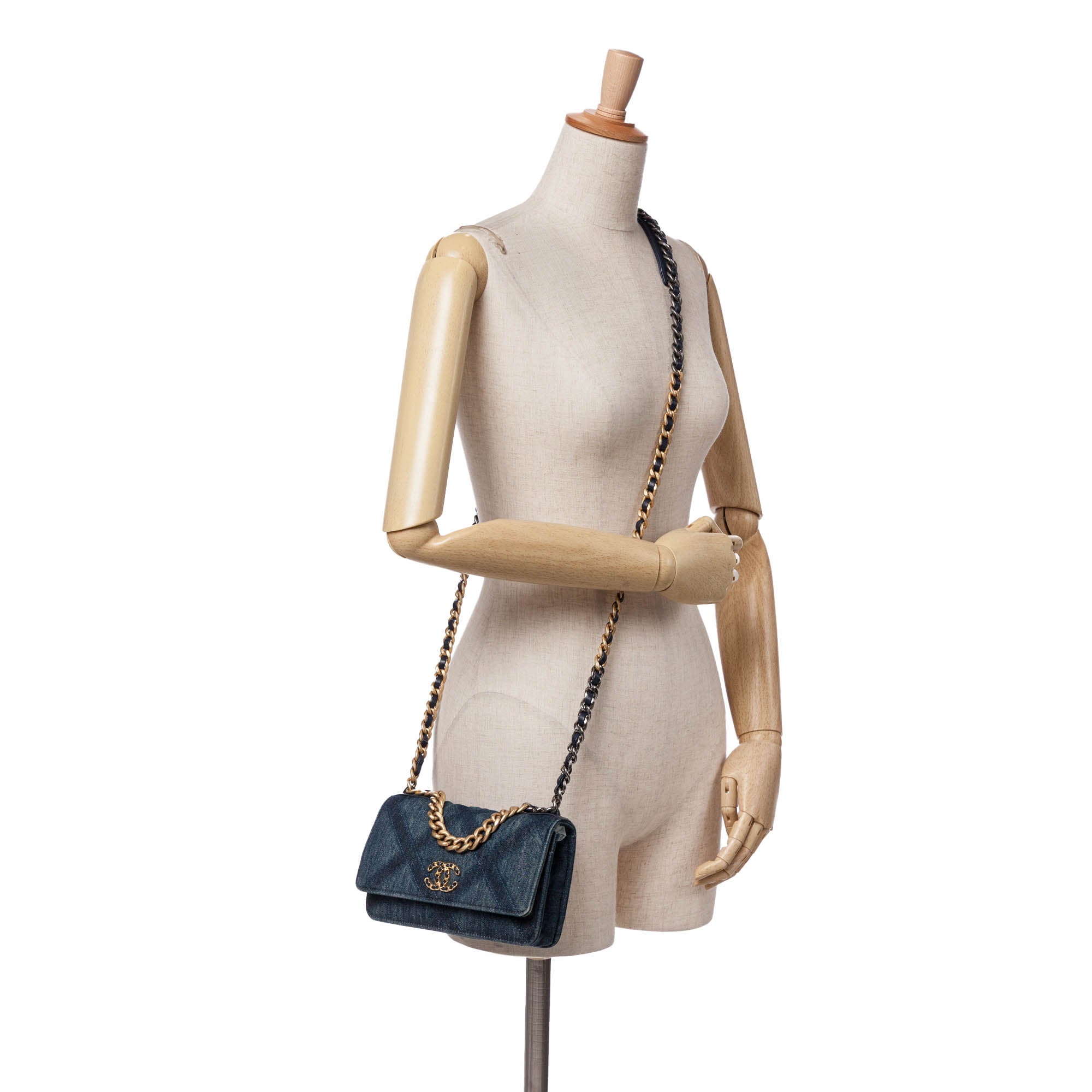 Chanel Denim 19 Flap Wallet On Chain - image 10
