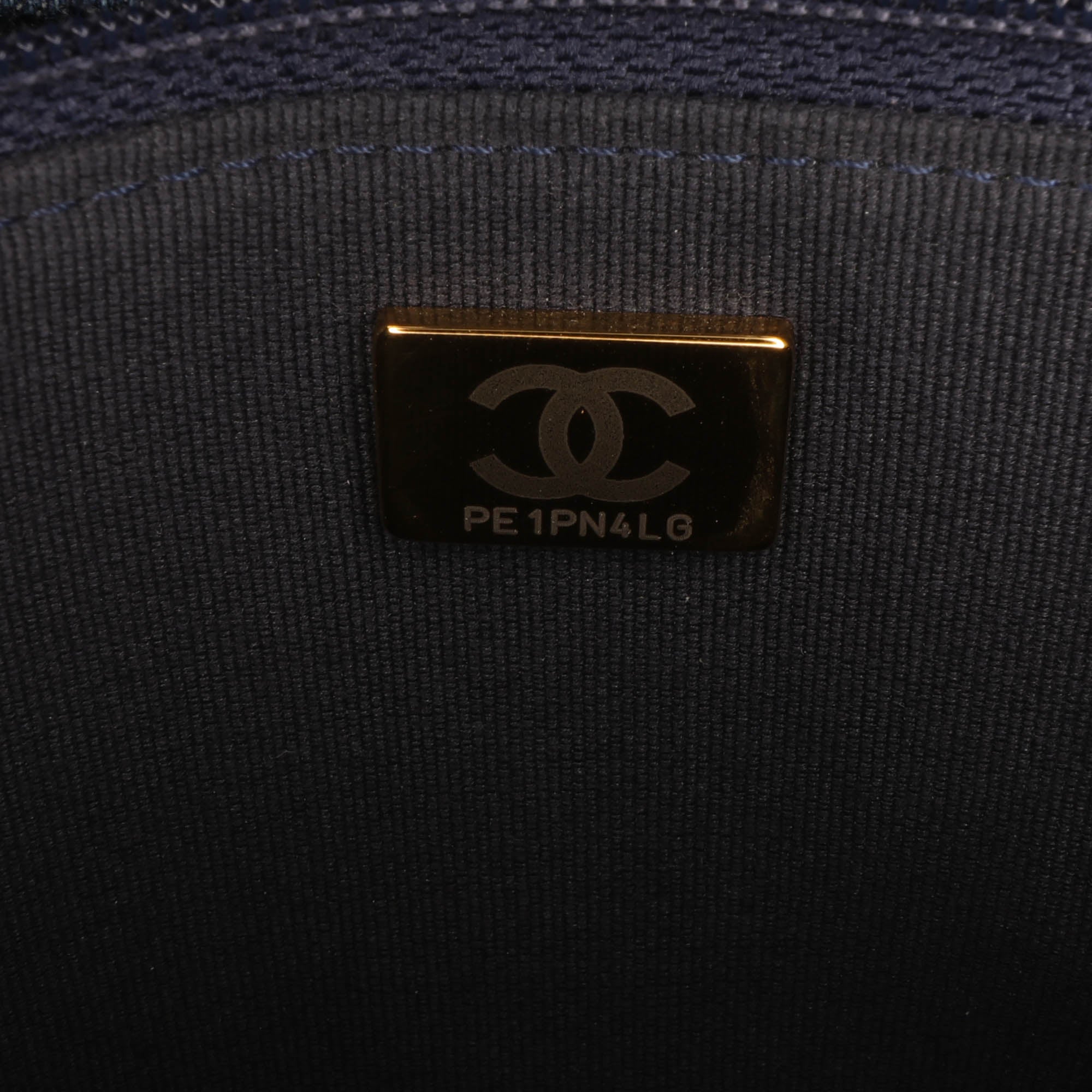 Chanel Denim 19 Flap Wallet On Chain - image 8