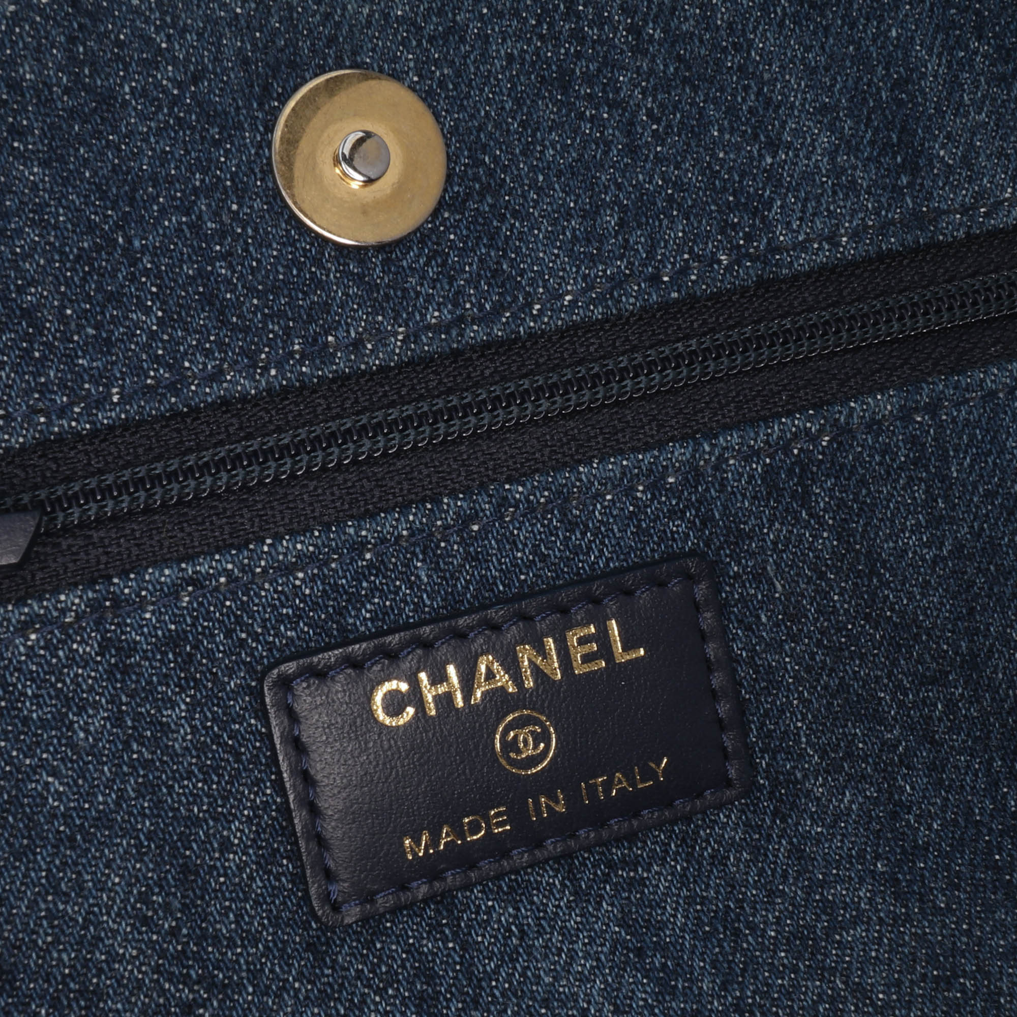 Chanel Denim 19 Flap Wallet On Chain - image 9