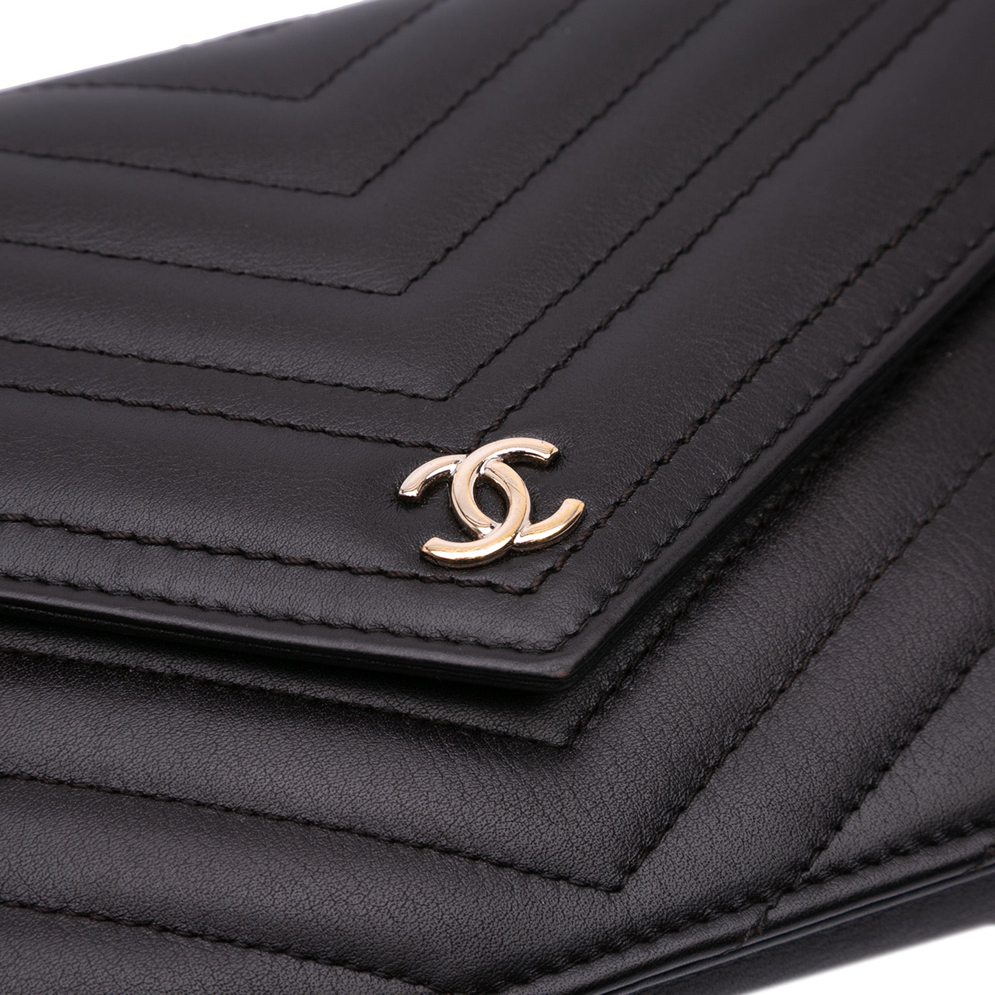 Chanel Goatskin Chevron Statement Wallet On Chain - image 9