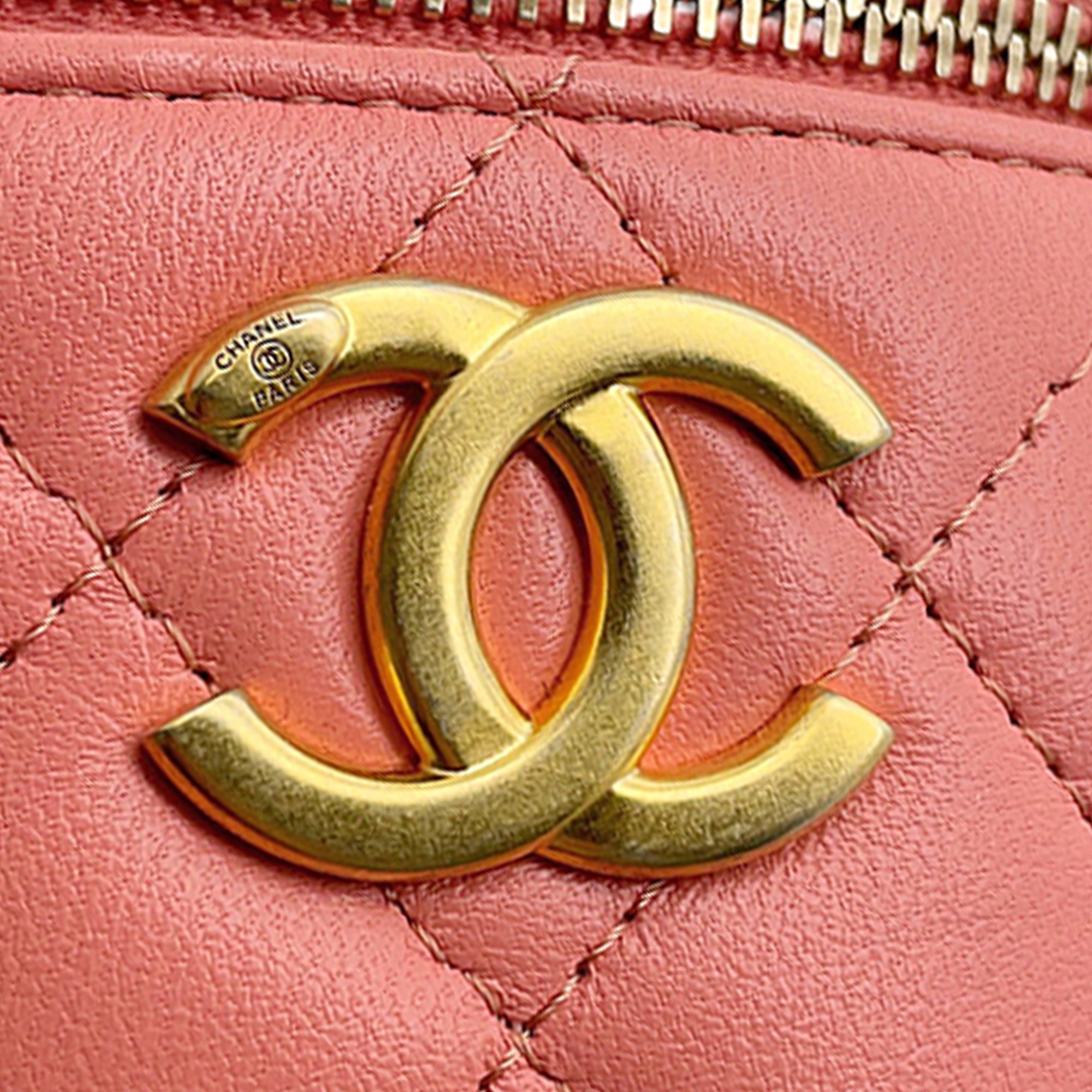 Chanel Quilted Lambskin Afternoon Tea Vanity Case with Chain - image 6