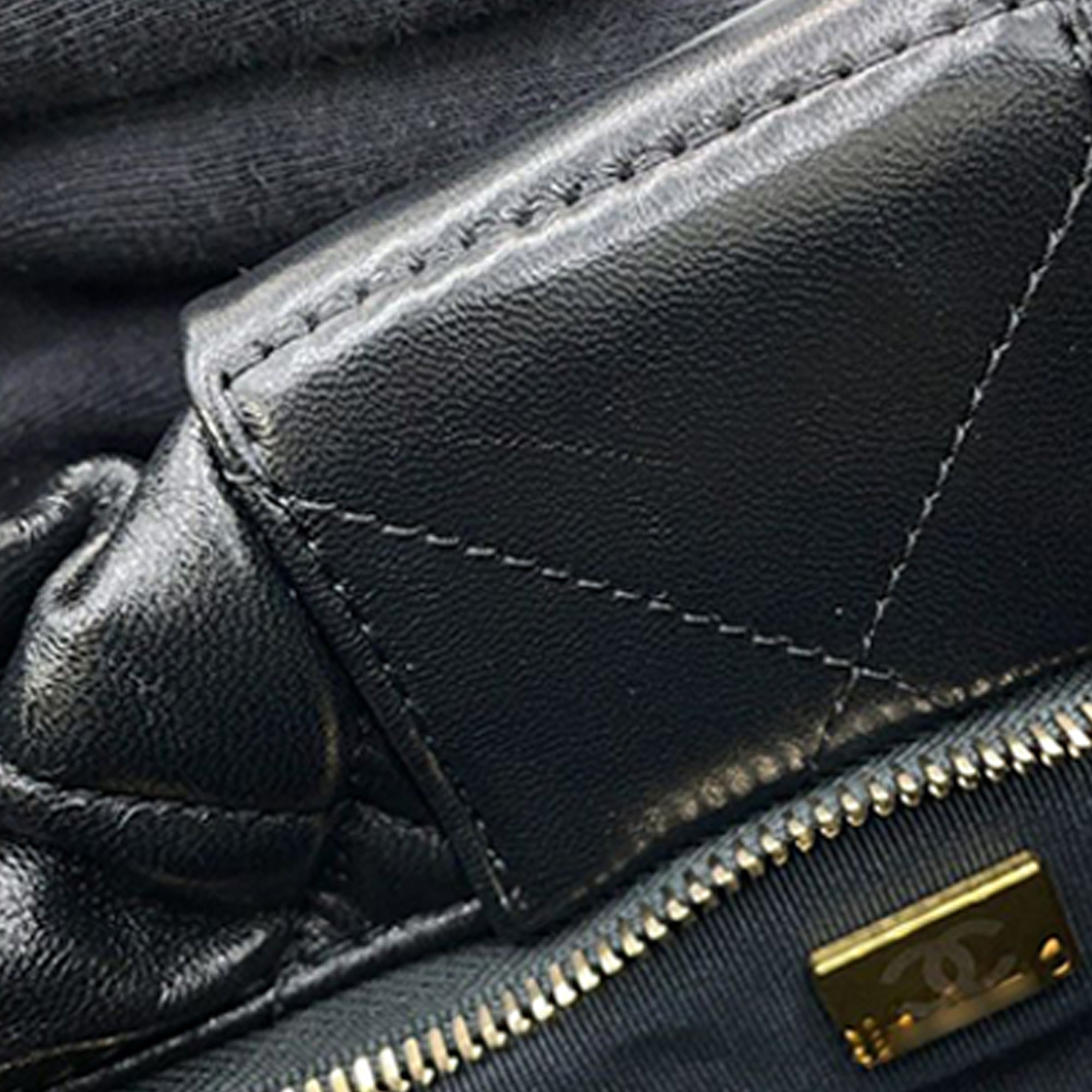 Chanel Shiny Lambskin Bow Bag - image 8