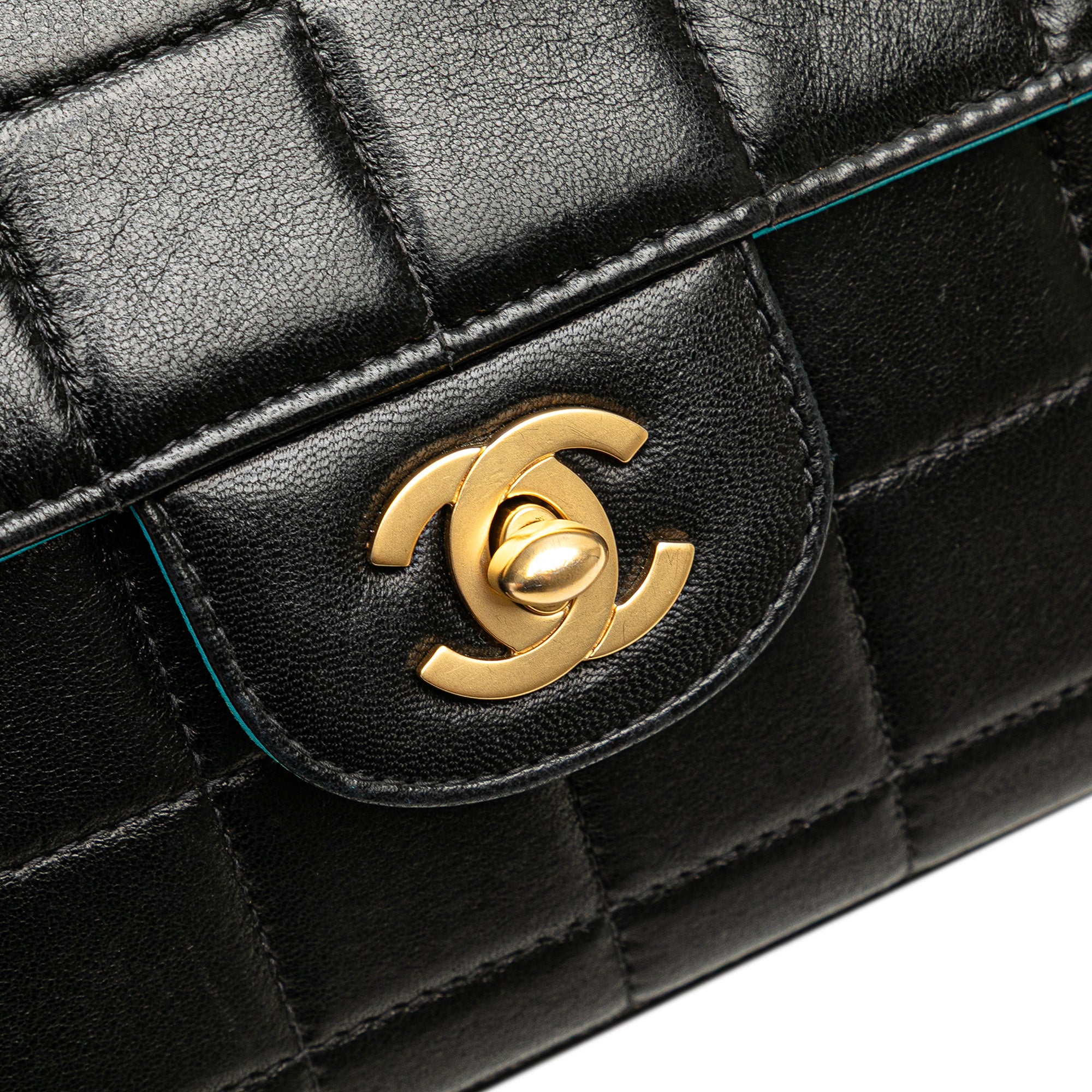 Chanel Chocolate Bar Lambskin East West Flap - image 8