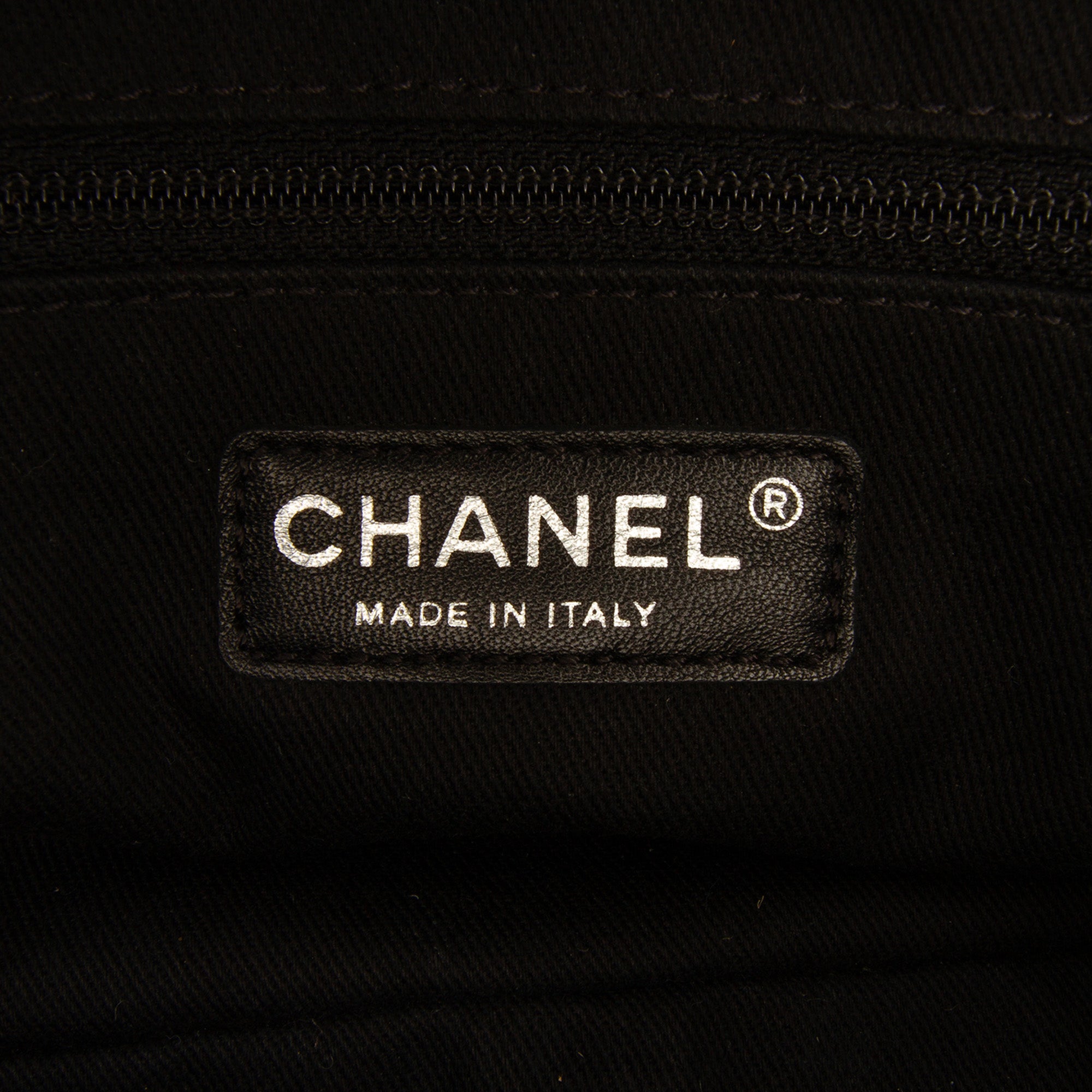 Chanel Medium Quilted Iridescent Caviar Easy Flap - image 5
