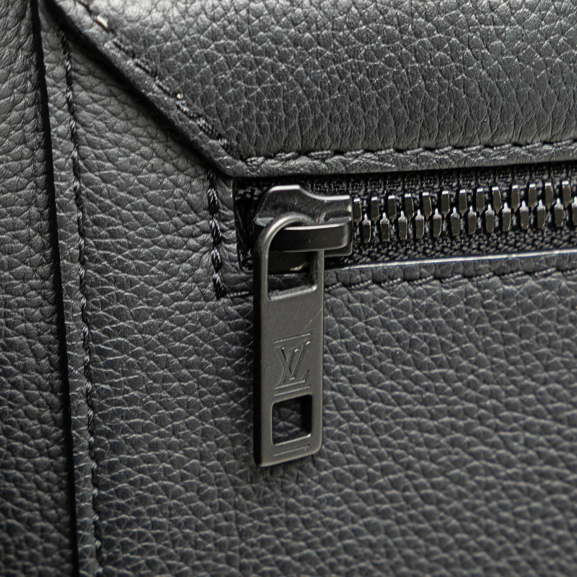 Louis Vuitton Aerogram Takeoff Messenger - image 6