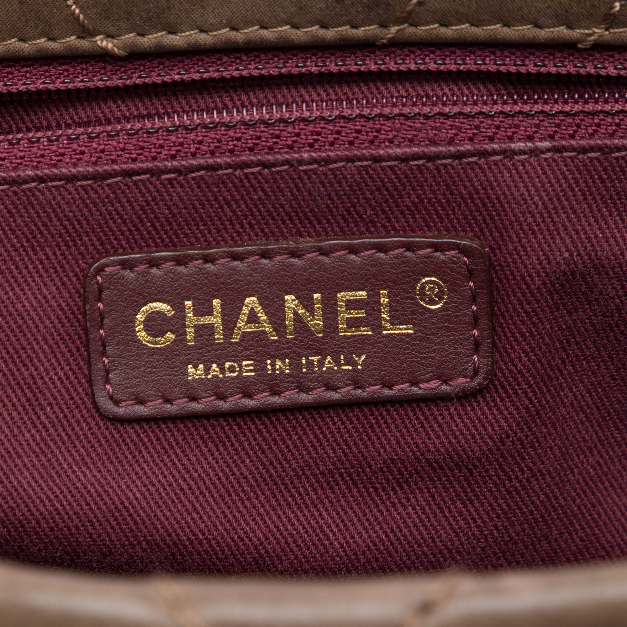 Chanel Jumbo Chevron Iridescent Calfskin Surpique Flap - image 5