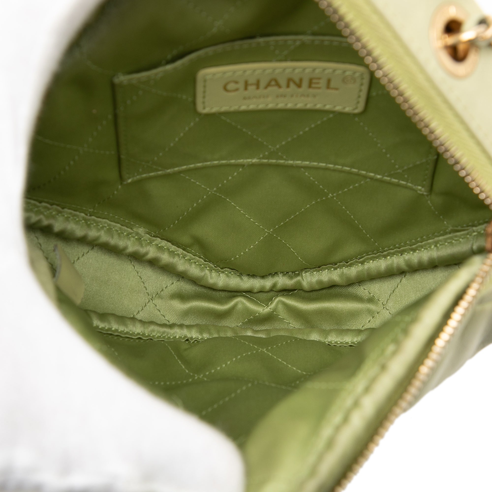 Chanel CC Quilted Lambskin Diamond Clutch with Chain - image 4