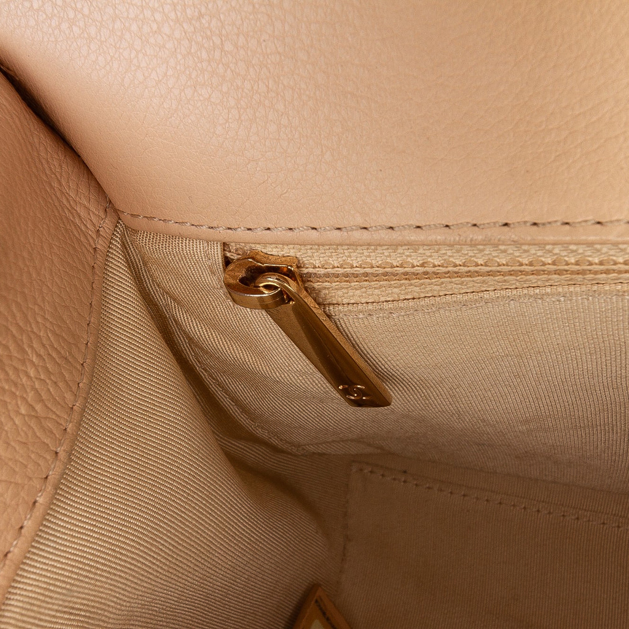 Chanel Medium Quilted Calfskin Label Click Flap - image 7