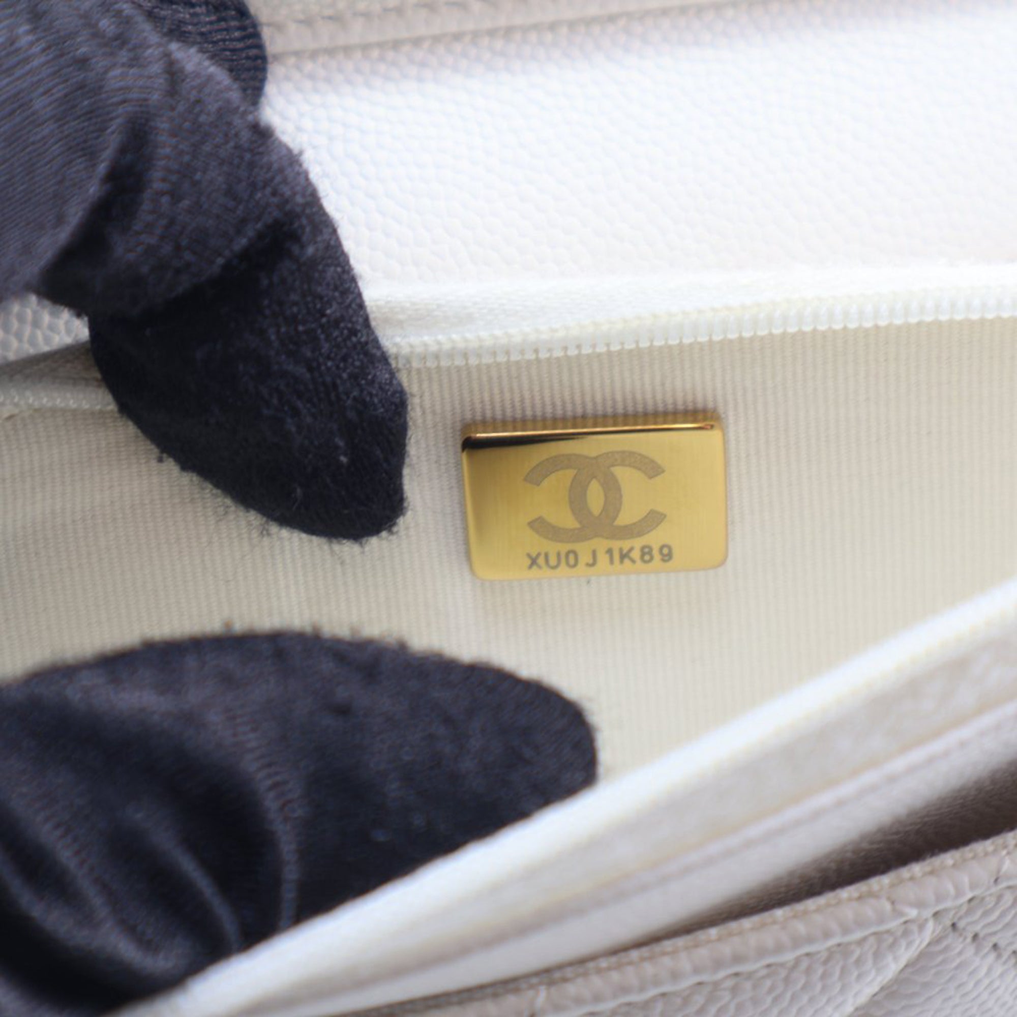 Chanel Classic Caviar Wallet On Chain - image 4