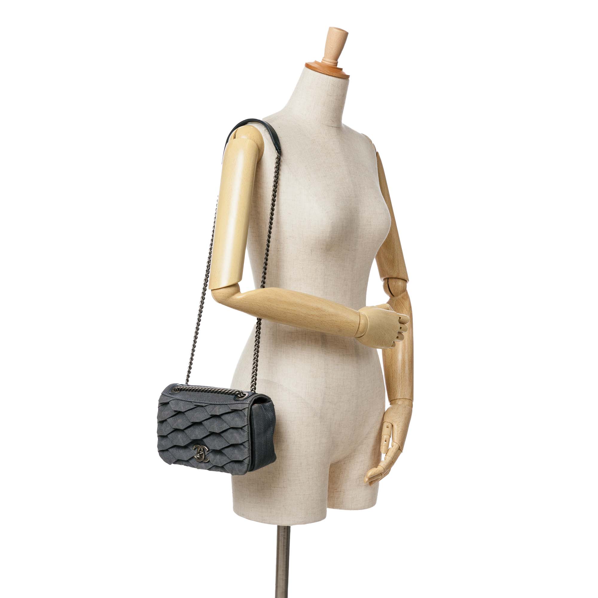 Chanel Small Pleated Denim Scale Effect Turtle Flap - image 10